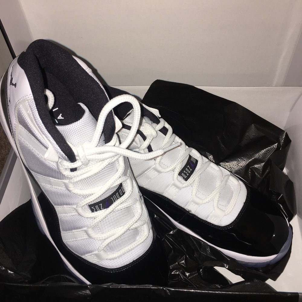 SOLD!!Jordan Retro 11 Concords (Brand new) Size 11